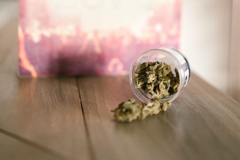 What are the effects of CBD flowers?
