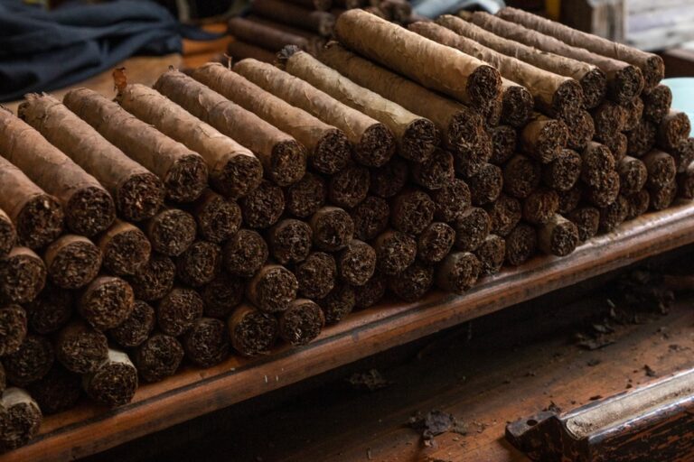 What are the elements that make up the cigar?