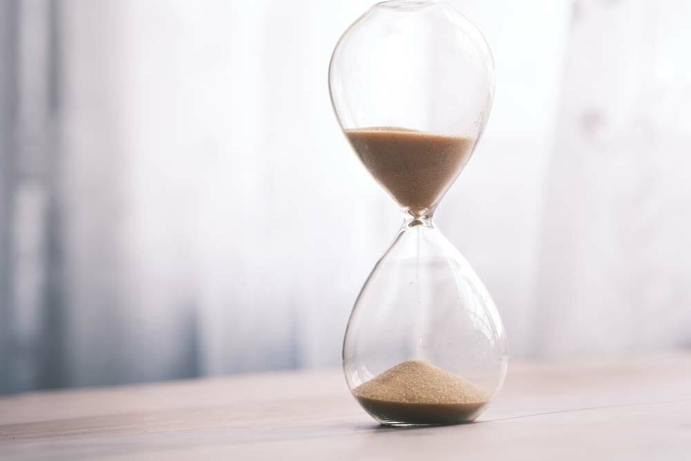 An hourglass signifying the passage of time and the duration of the effects of CBD